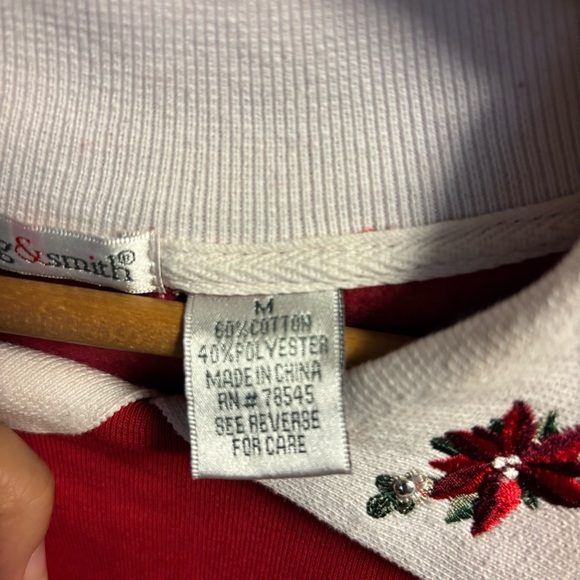 Vintage White and Red Floral Embroidered sweater - Picture 4 of 5